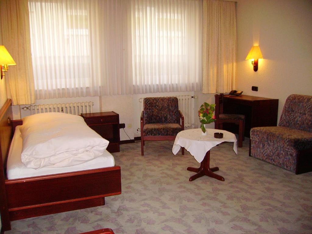 Hotel An Der Hauptallee Бад Пирмонт Стая снимка