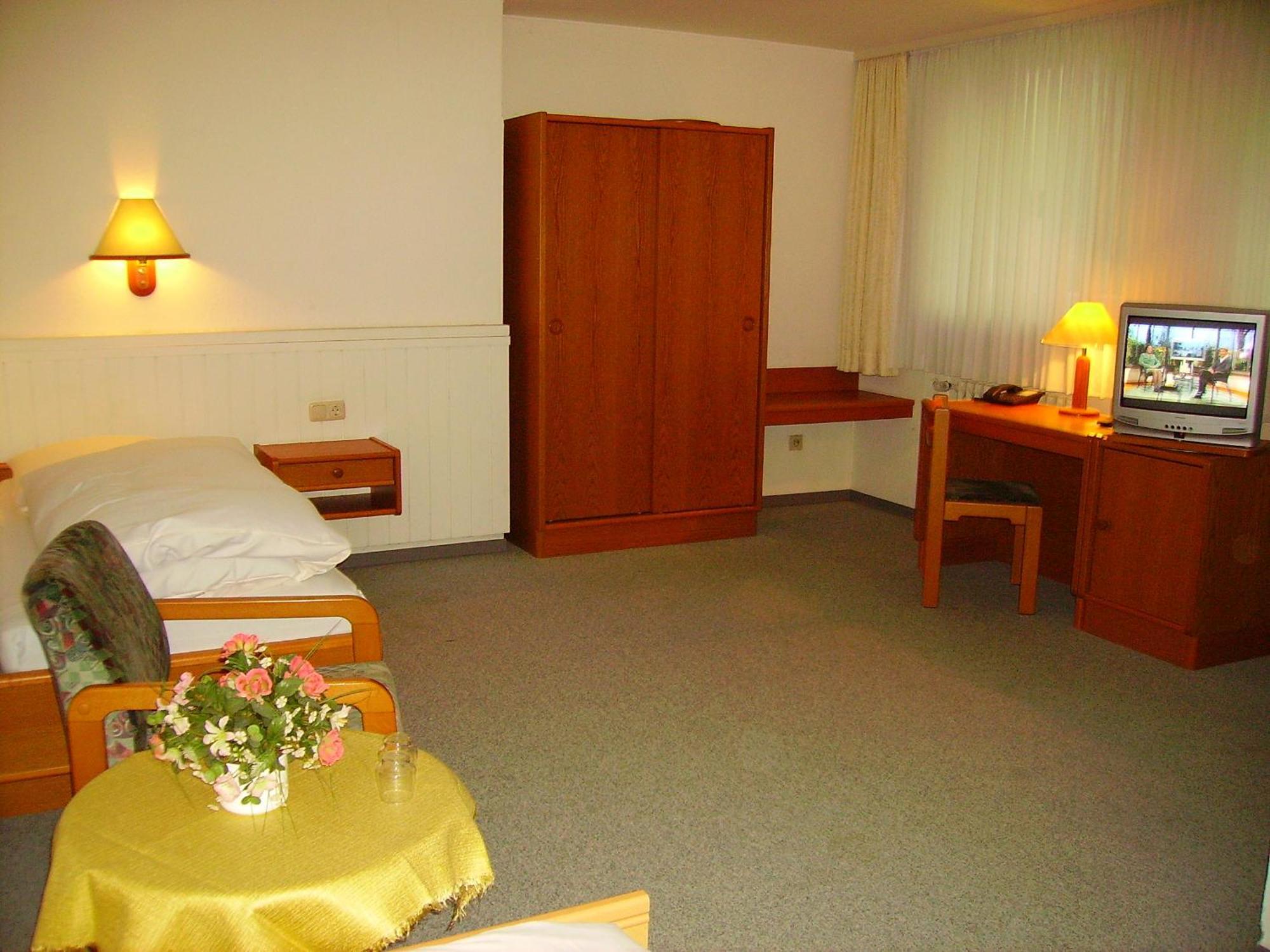 Hotel An Der Hauptallee Бад Пирмонт Екстериор снимка